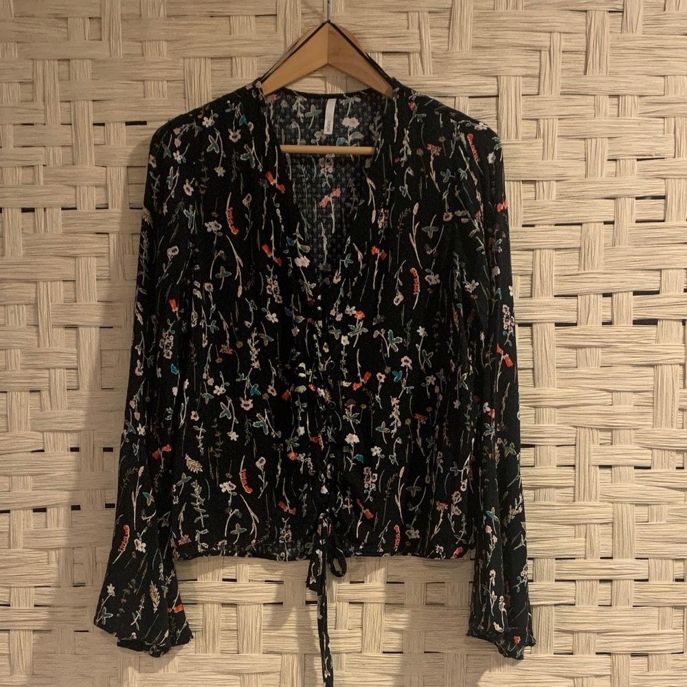 Boutique Women’s Lace-Up Floral Top — Size Small